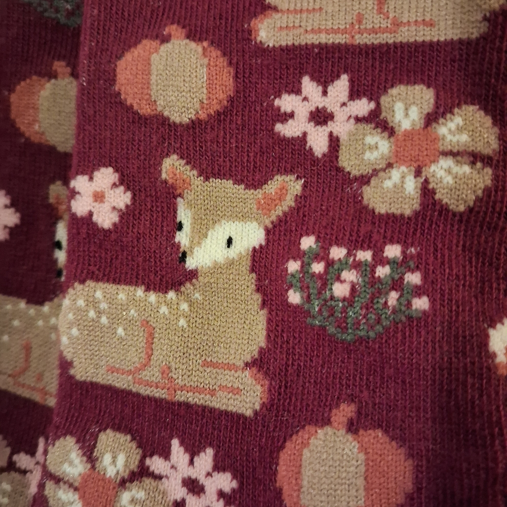 Deer Patterned Ladies Crew Socks - Burgundy🦌 - Picture 3 of 3